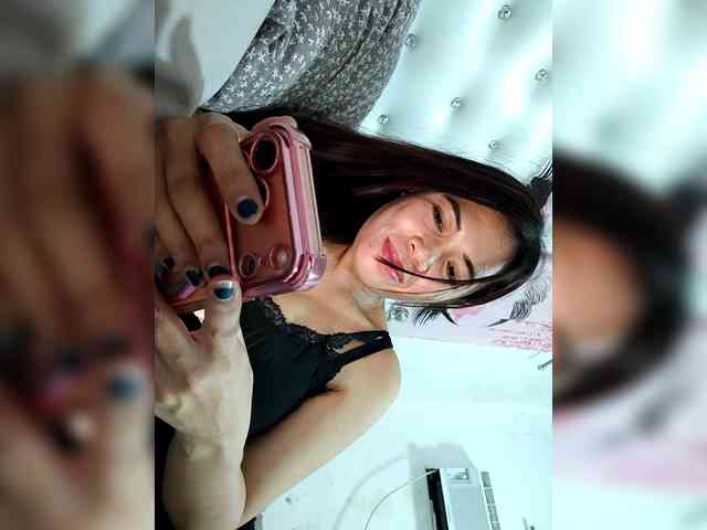 Эта модель сейчас онлайн. candicelovee