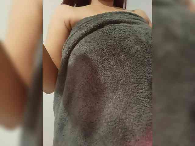 candicelovee Live Webcam on BongaCams