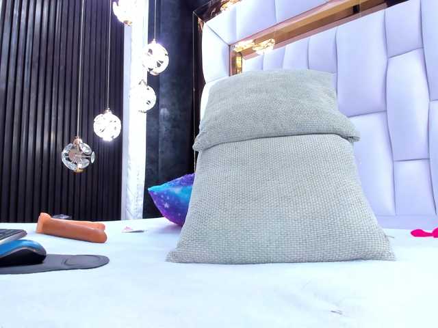 SarayRoyse live cam on UnifiedCams