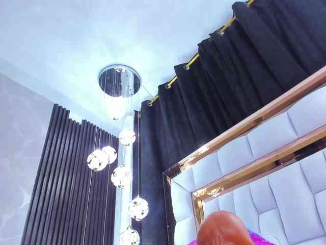 SarayRoyse webcam