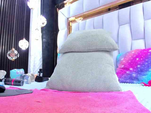 SarayRoyse webcam