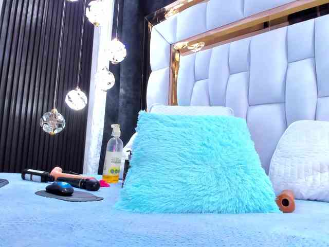 SarayRoyse webcam
