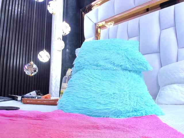 SarayRoyse webcam