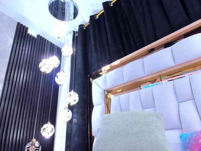 SarayRoyse webcam