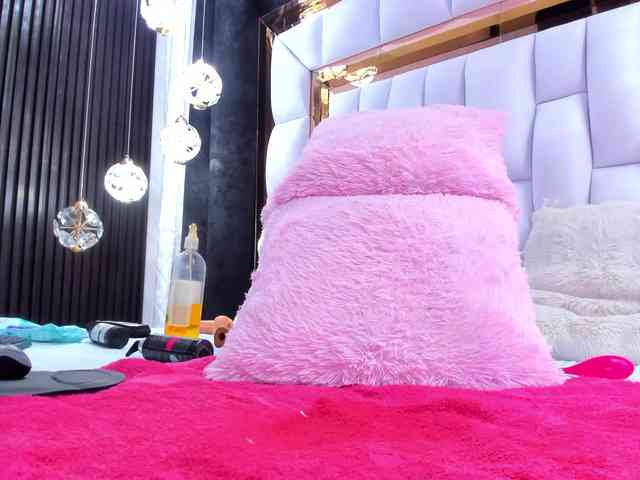SarayRoyse webcam