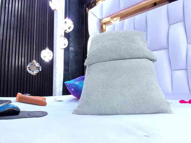 SarayRoyse webcam
