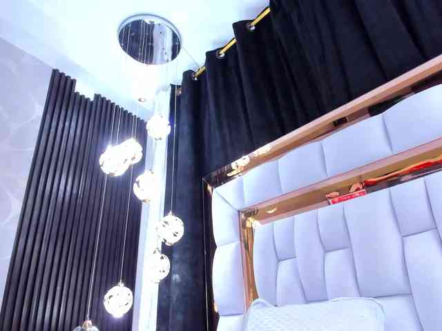 SarayRoyse webcam