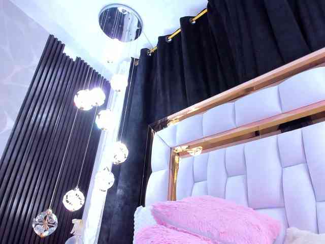 SarayRoyse webcam
