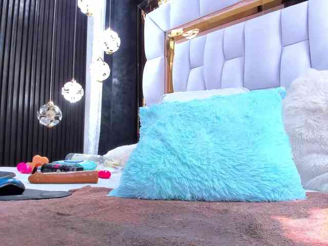 SarayRoyse webcam