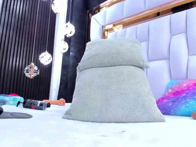 SarayRoyse webcam