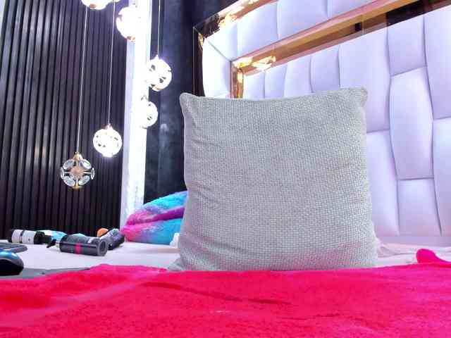 SarayRoyse webcam