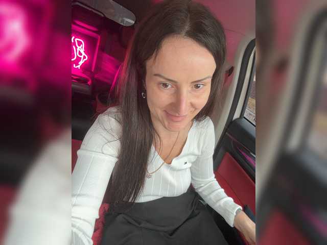 -AnnaMaria-, en directo ahora en BongaCams