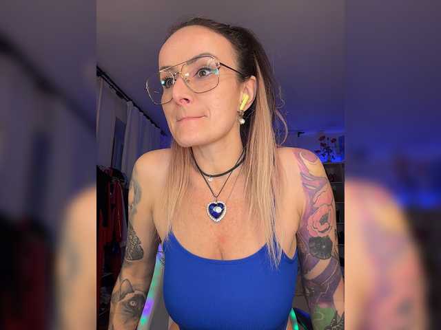  -AnnaMaria- chat room