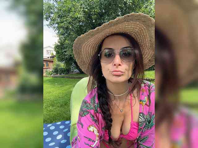 -AnnaMaria- Sex Cam Show