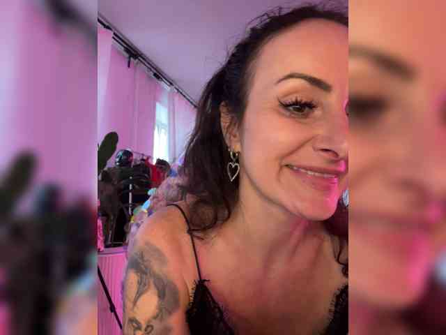 _annamaria_'s live room
