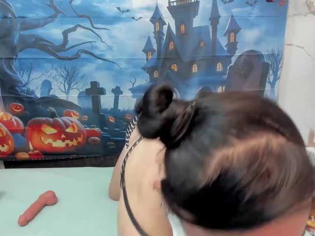 charlotte-111, live now on BongaCams