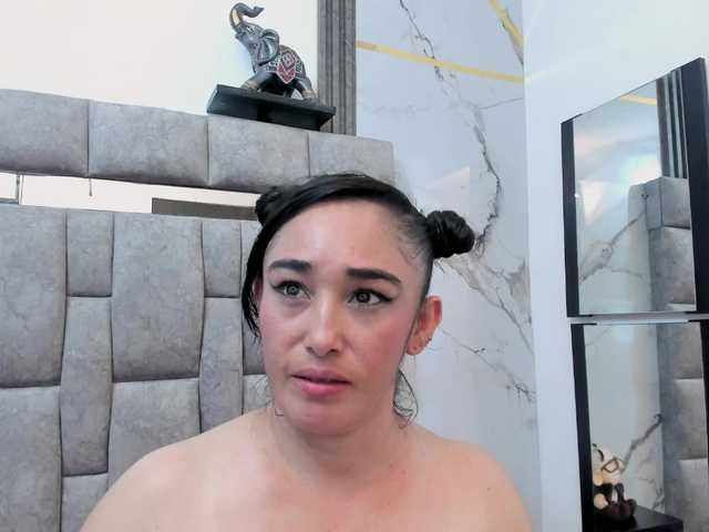 charlotte-111 live cam on BongaCams