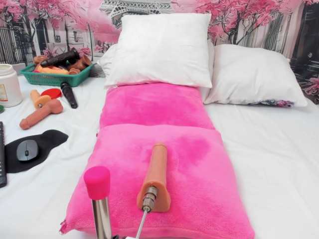 charlotte-111 live cam on BongaCams