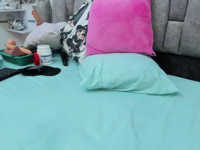 charlotte-111 live cam on BongaCams