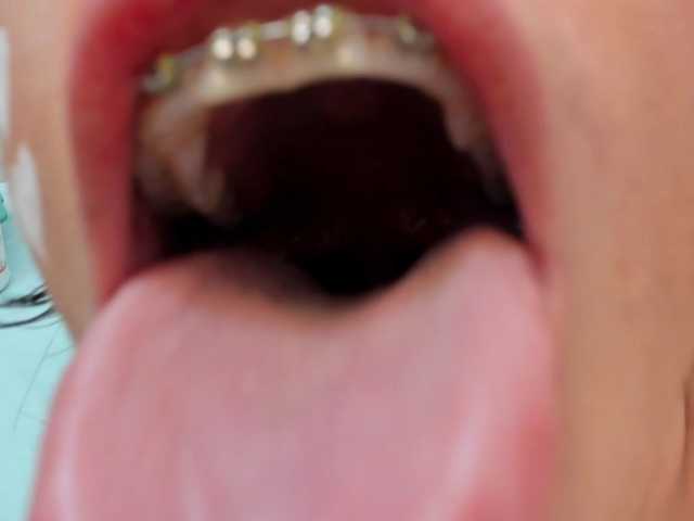 charlotte-111 live cam on BongaCams