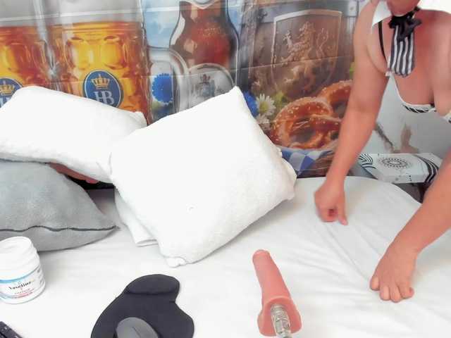 charlotte-111 live cam on BongaCams