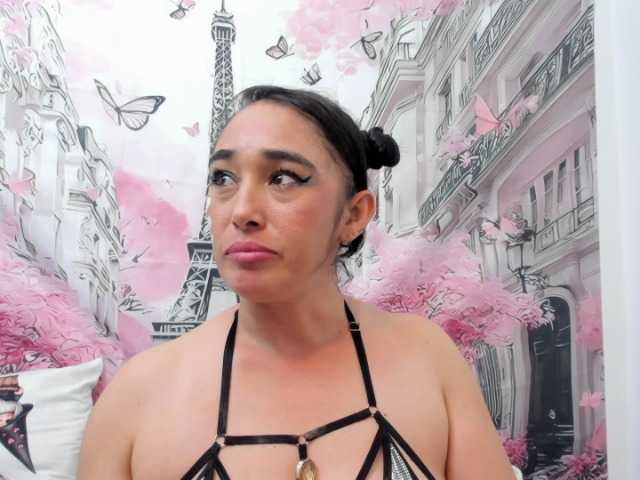 charlotte-111 live cam on BongaCams