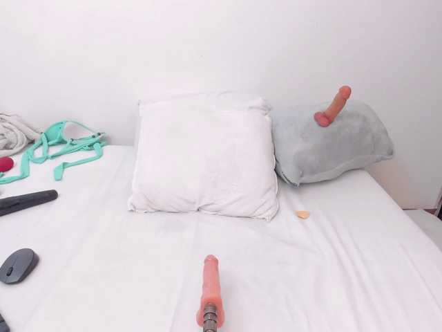 charlotte-111 live webcam show