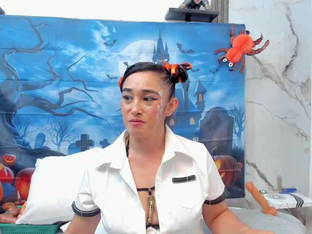 charlotte-111 live cam on BongaCams