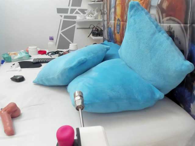 charlotte-111 live cam on BongaCams