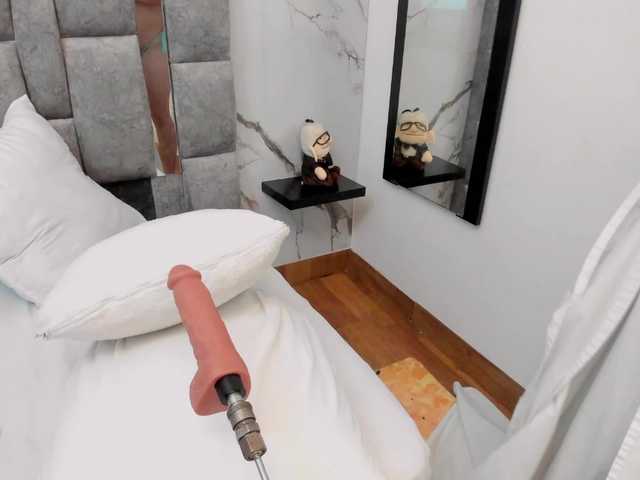 charlotte-111 live cam on BongaCams