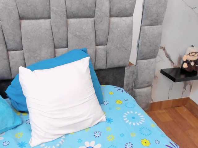 charlotte-111 live webcam show