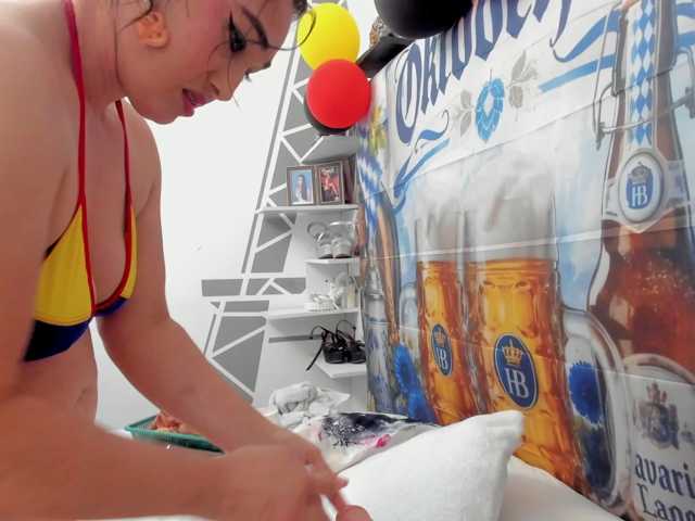 charlotte-111 live cam on BongaCams