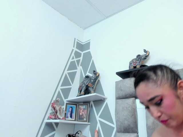 charlotte-111 live cam on BongaCams