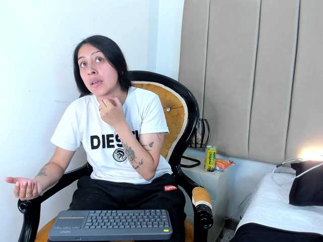 Samantha-Clea webcam