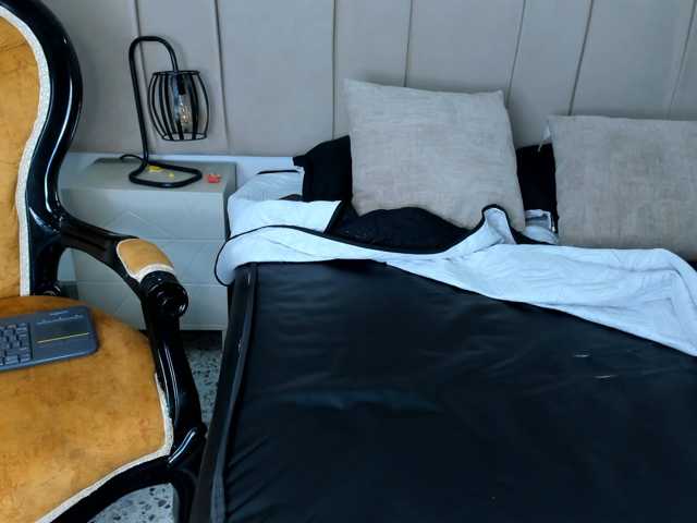 Samantha-Clea live cam on BongaCams