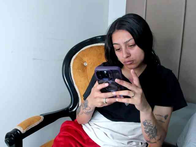 Samantha-Clea webcam