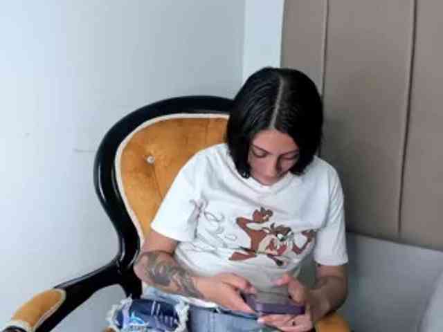 Samantha-Clea webcam