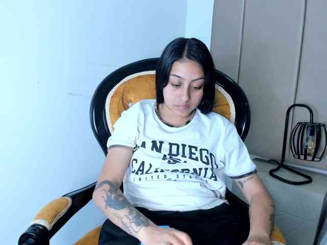 Samantha-Clea webcam