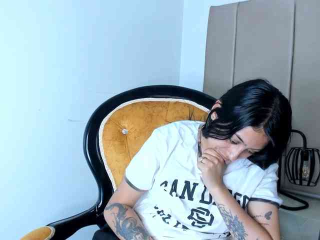 Samantha-Clea webcam