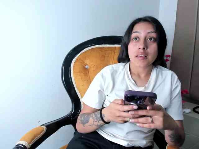 Samantha-Clea webcam