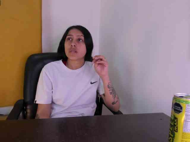 Samantha-Clea webcam