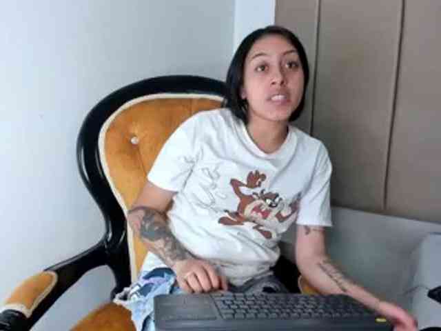 Samantha-Clea webcam