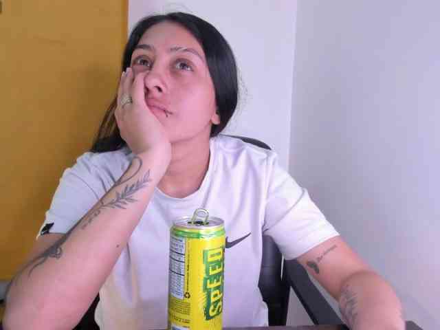 Samantha-Clea webcam