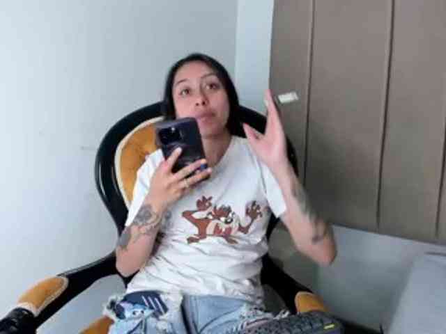 Samantha-Clea webcam