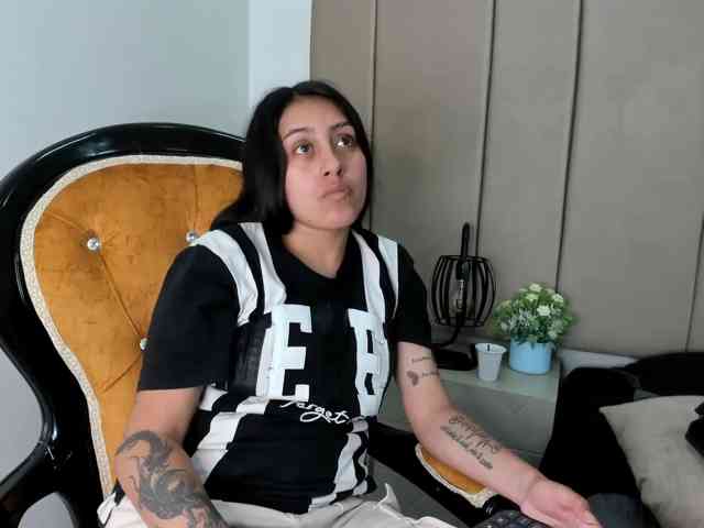 Samantha-Clea webcam