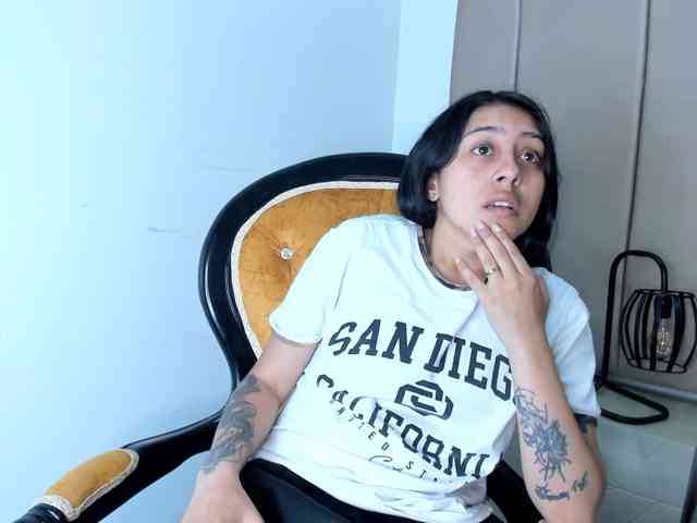 Samantha-Clea webcam