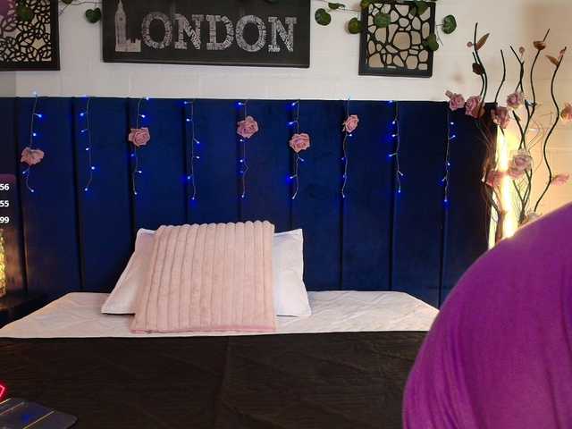 le modèle Sofia-boobs-- est en webcam porno dans un show sur le site bongacams, il possède les tags suivants: Latino/Hispanic,Brunette,Shaved