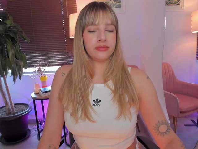ameliegraham live cam on BongaCams