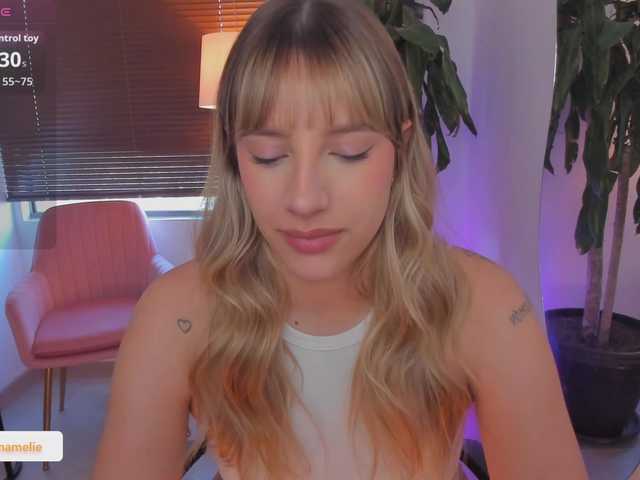 ameliegraham live cam on BongaCams