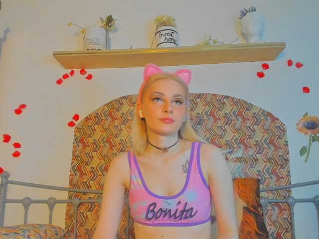 ElizaLizz live cam on BongaCams